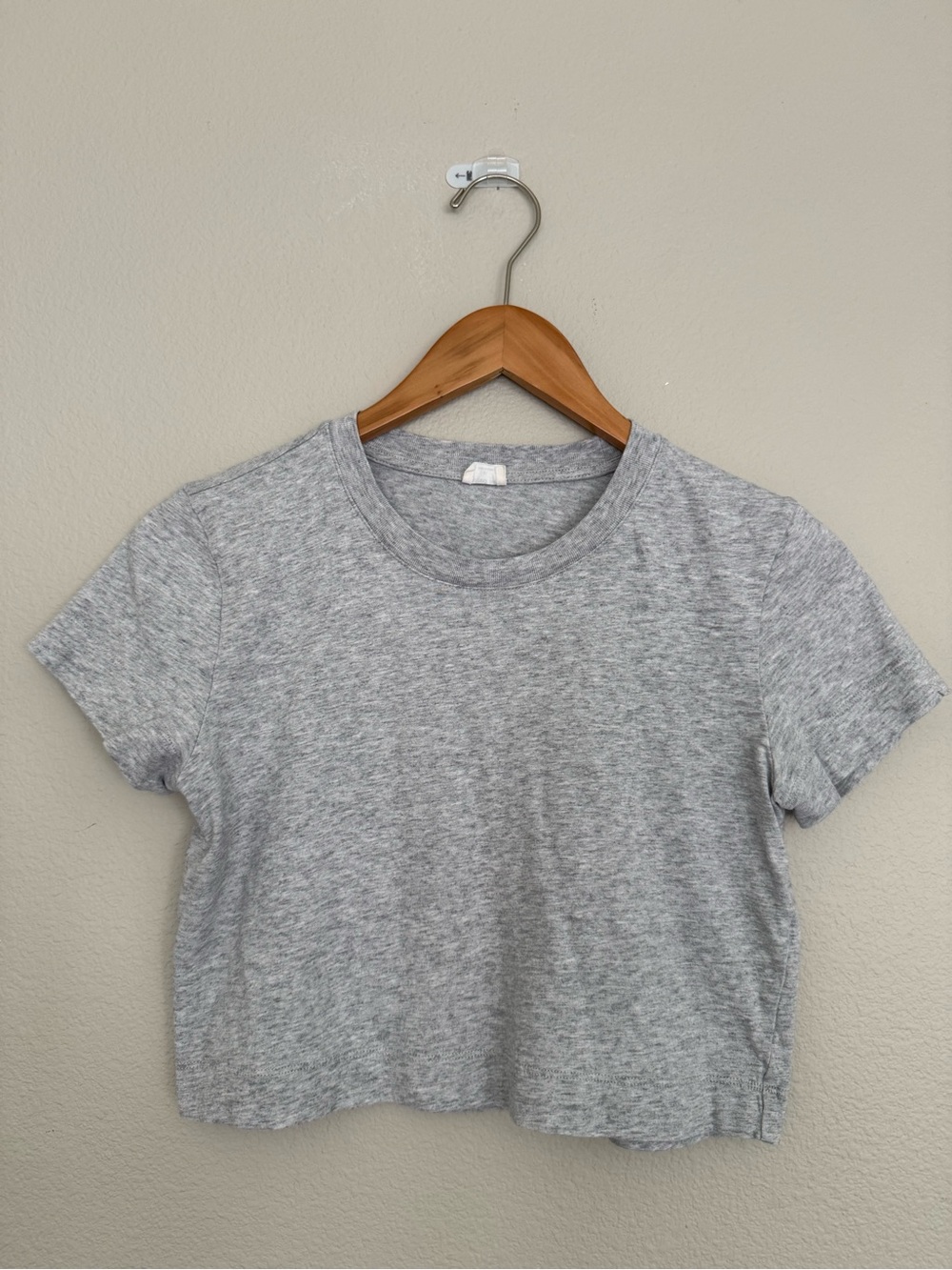 Wilfred Free Heather Gray Cropped Crew Tee in XS